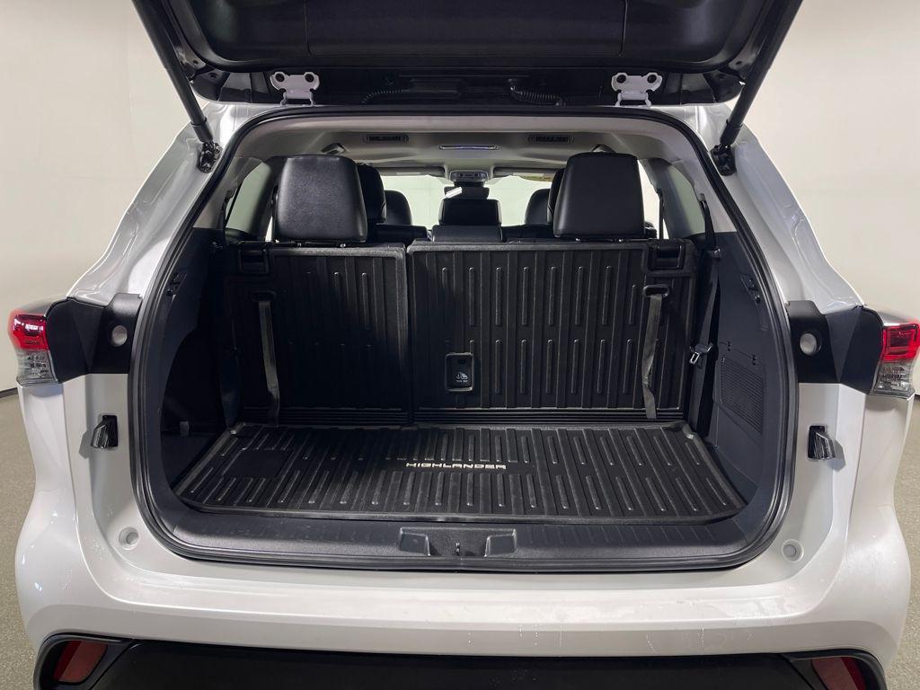 used 2025 Toyota Highlander Hybrid car, priced at $47,998