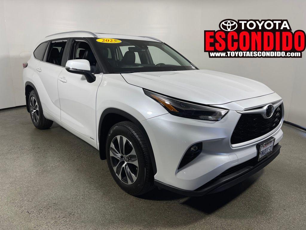 used 2025 Toyota Highlander Hybrid car, priced at $47,998