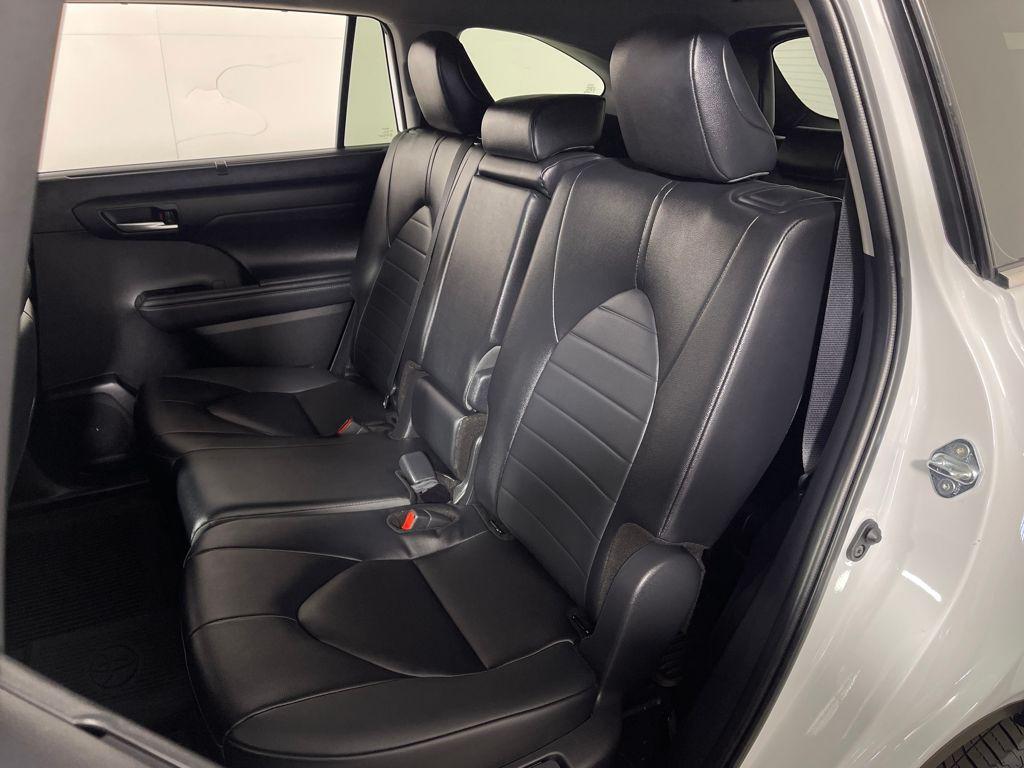 used 2025 Toyota Highlander Hybrid car, priced at $47,998