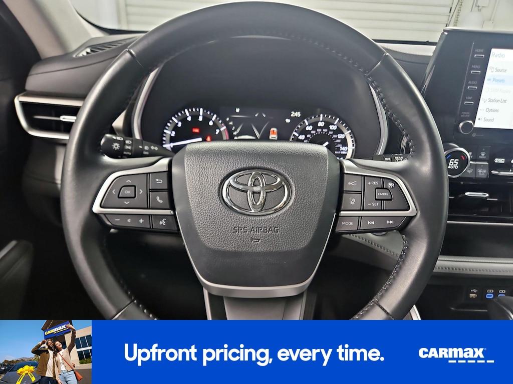 used 2022 Toyota Highlander car, priced at $36,998