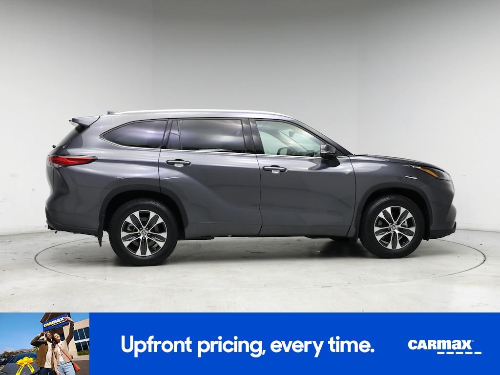 used 2022 Toyota Highlander car, priced at $36,998