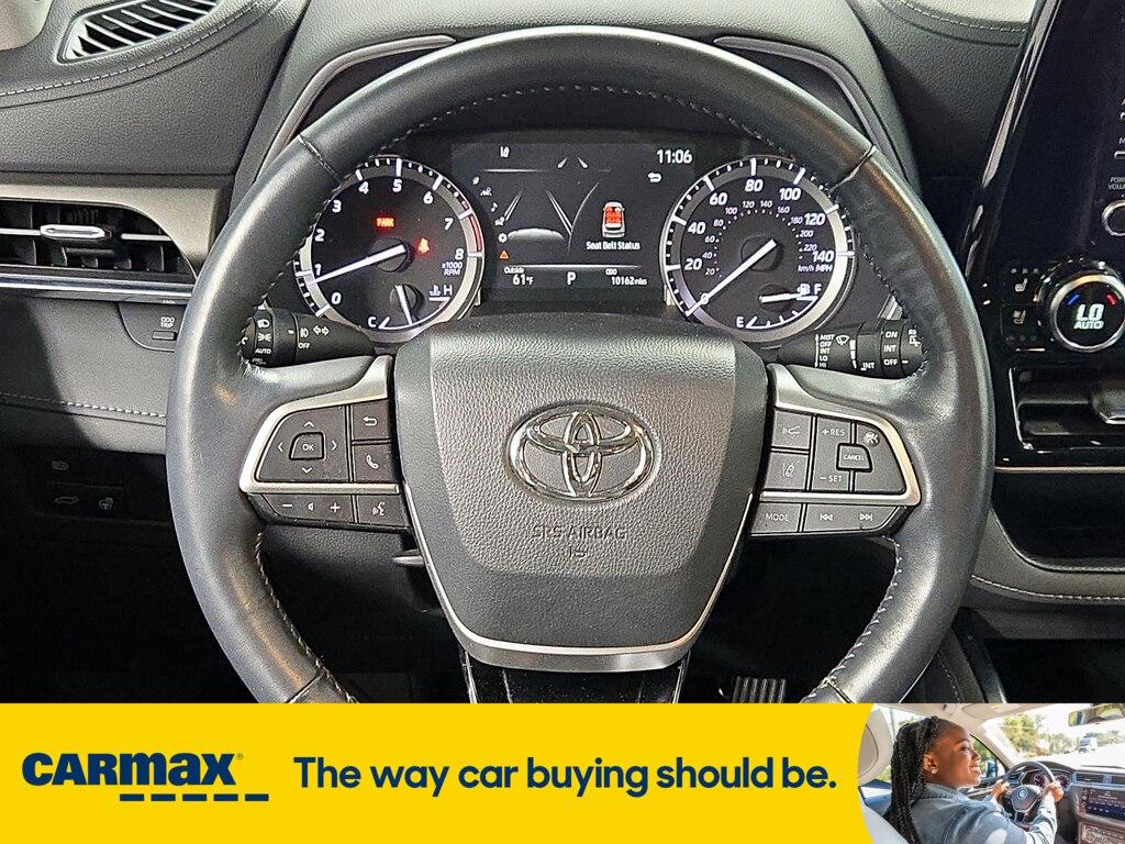 used 2022 Toyota Highlander car, priced at $45,998