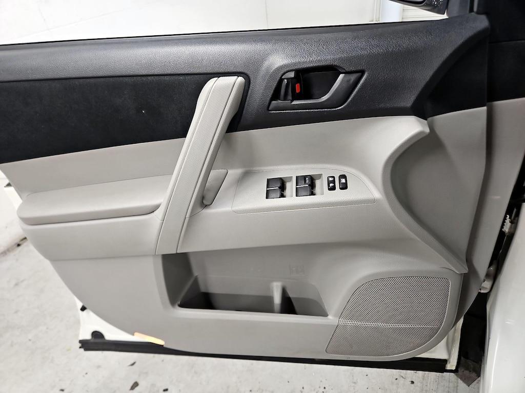 used 2013 Toyota Highlander car, priced at $16,998