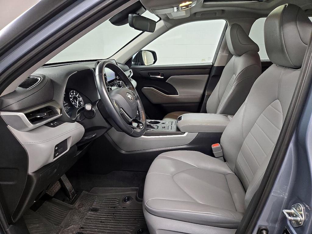 used 2020 Toyota Highlander car, priced at $36,998