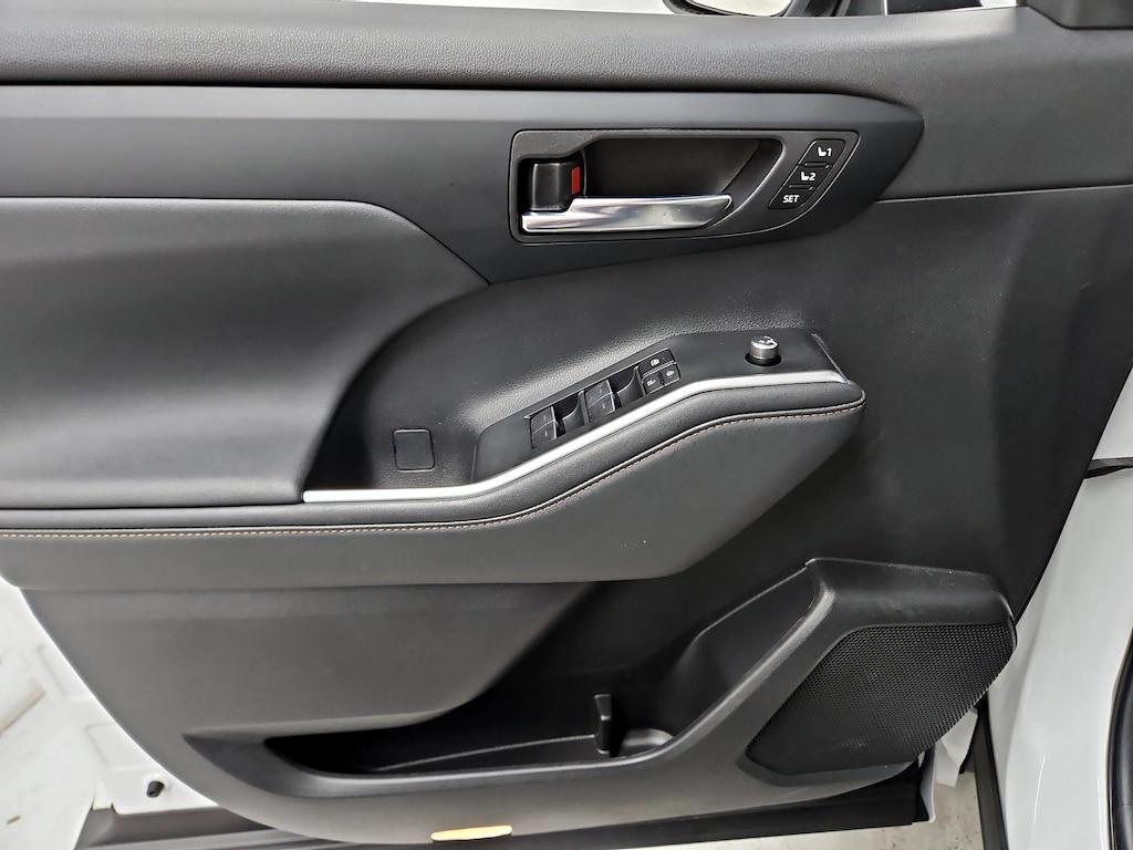 used 2023 Toyota Highlander Hybrid car, priced at $49,998