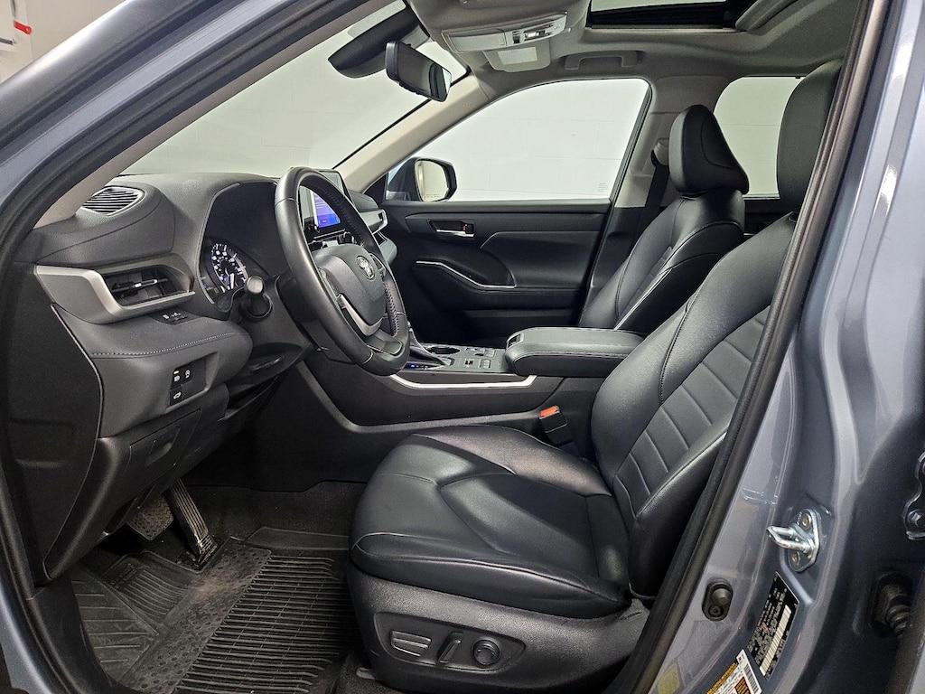 used 2023 Toyota Highlander car, priced at $37,998