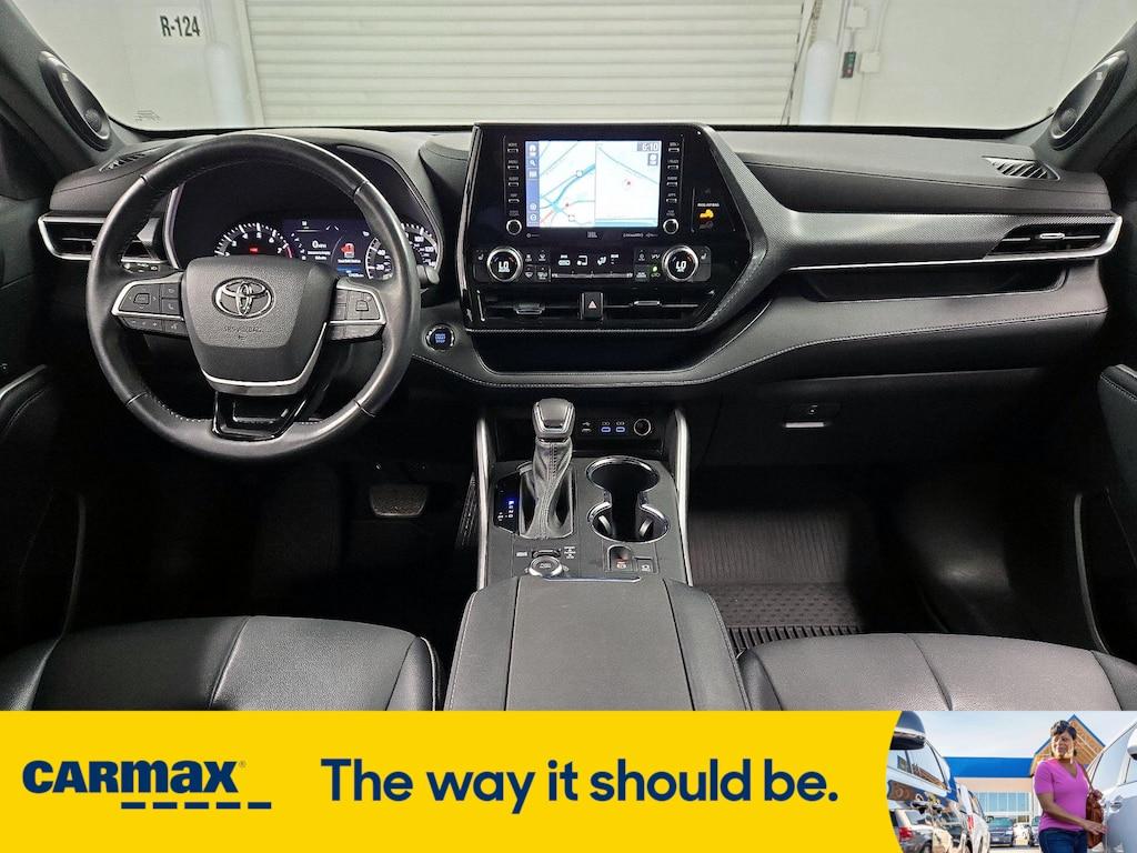 used 2022 Toyota Highlander car, priced at $41,998