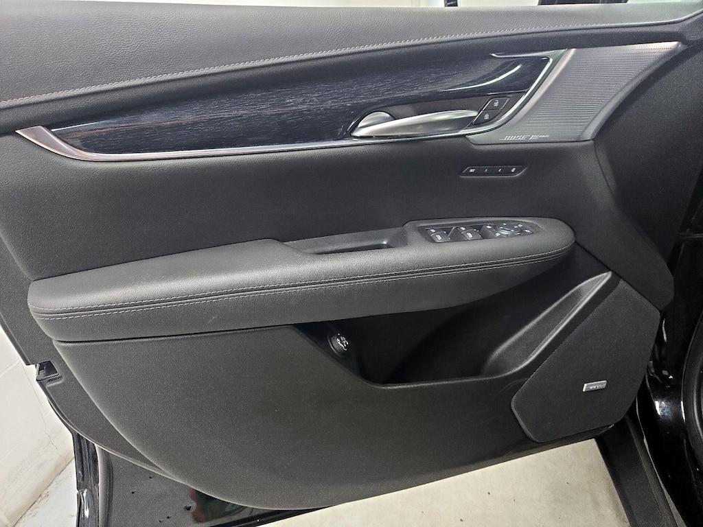 used 2023 Cadillac XT5 car, priced at $37,998