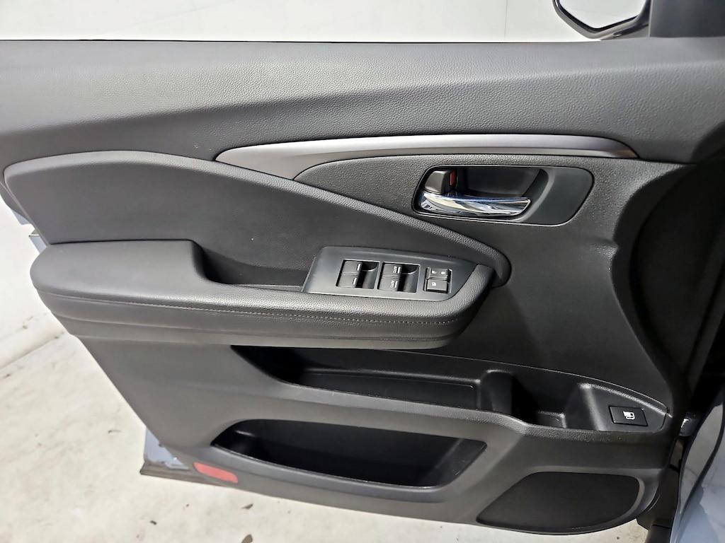 used 2022 Honda Pilot car, priced at $26,998