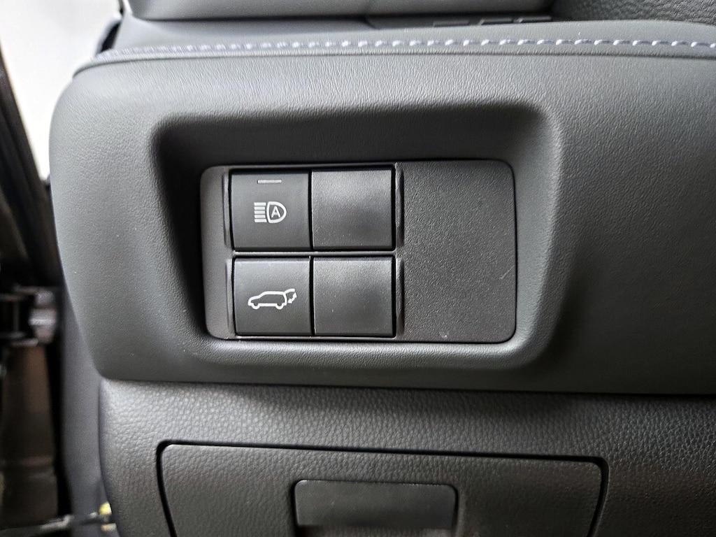 used 2022 Toyota Highlander car, priced at $39,998