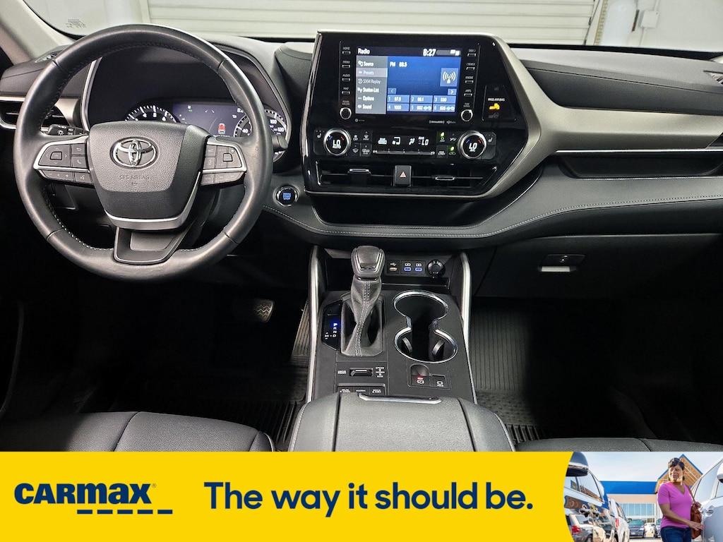 used 2022 Toyota Highlander car, priced at $39,998