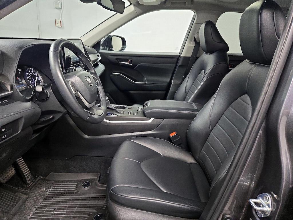 used 2022 Toyota Highlander car, priced at $39,998