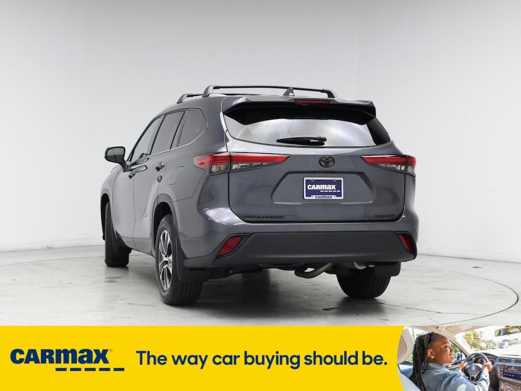 used 2022 Toyota Highlander car, priced at $39,998