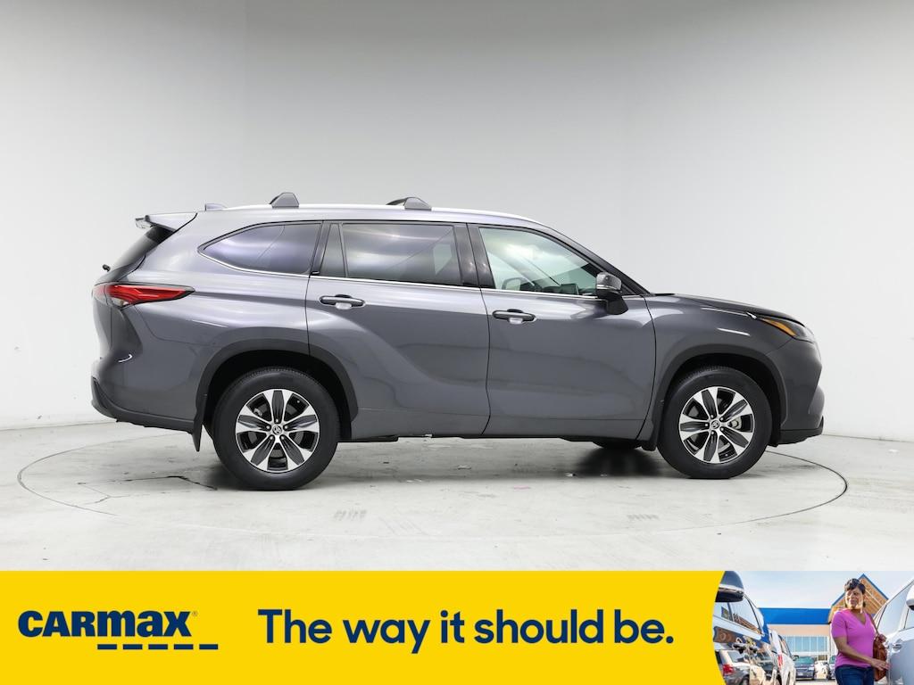 used 2022 Toyota Highlander car, priced at $39,998