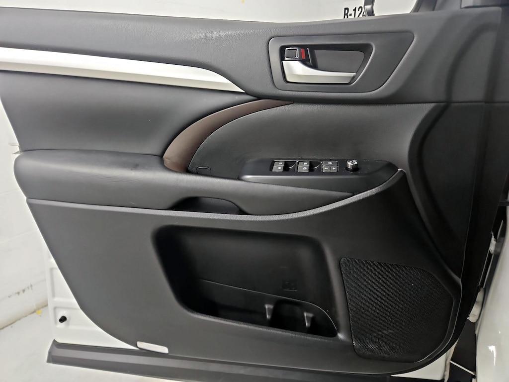 used 2019 Toyota Highlander car, priced at $33,998