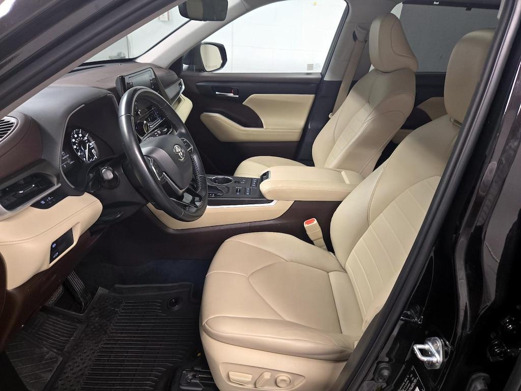 used 2021 Toyota Highlander car, priced at $34,998