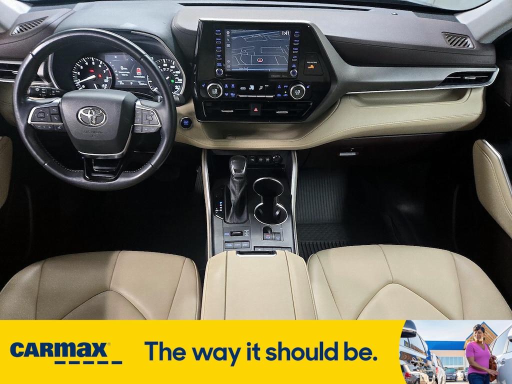 used 2021 Toyota Highlander car, priced at $34,998