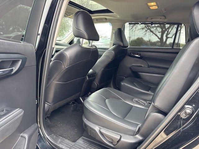 used 2022 Toyota Highlander car, priced at $32,000