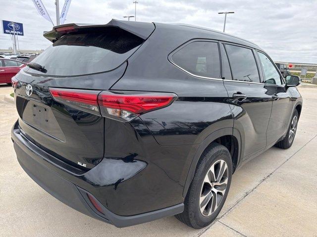 used 2022 Toyota Highlander car, priced at $32,000