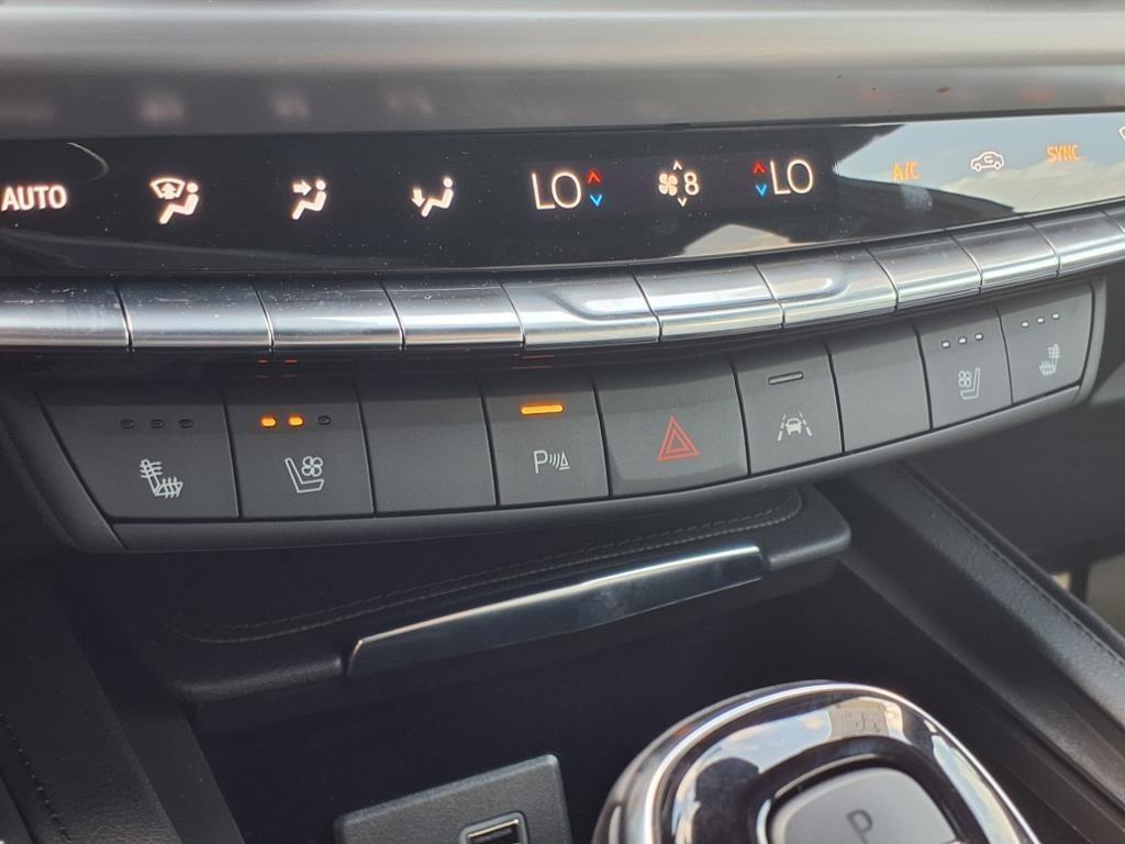 new 2025 Cadillac XT4 car, priced at $50,165