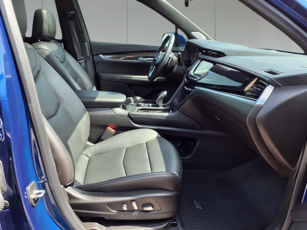 used 2023 Cadillac XT6 car, priced at $36,996