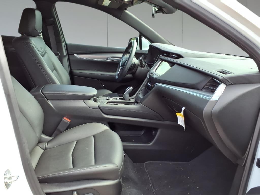 used 2025 Cadillac XT5 car, priced at $39,996
