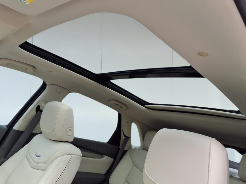 new 2025 Cadillac XT5 car, priced at $54,015