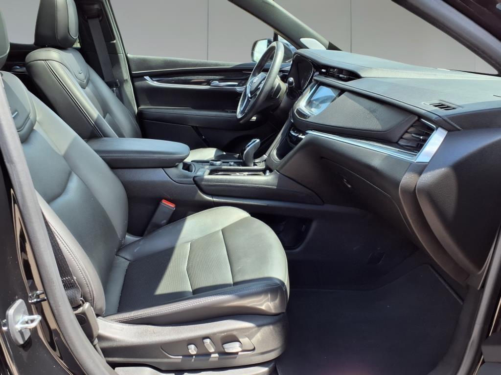 used 2023 Cadillac XT5 car, priced at $32,896