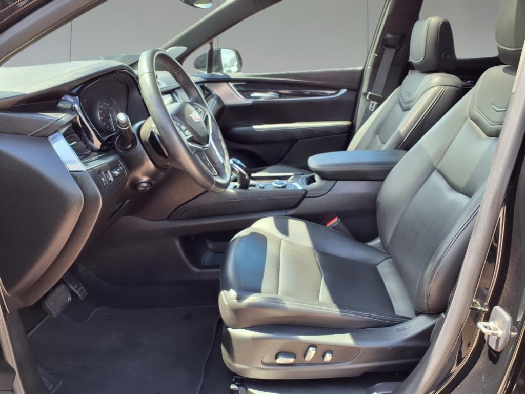 used 2023 Cadillac XT5 car, priced at $32,896