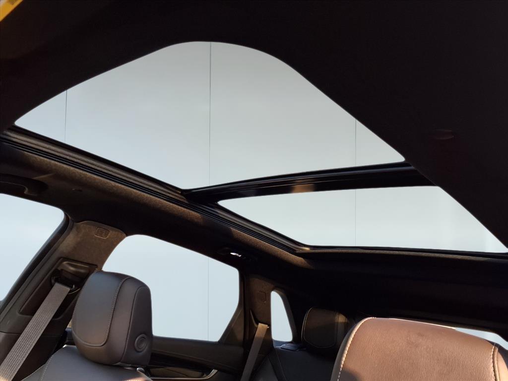 new 2025 Cadillac XT5 car, priced at $60,015