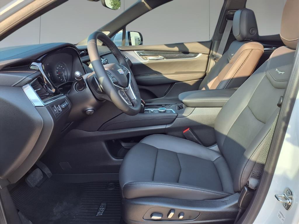 new 2025 Cadillac XT5 car, priced at $60,015