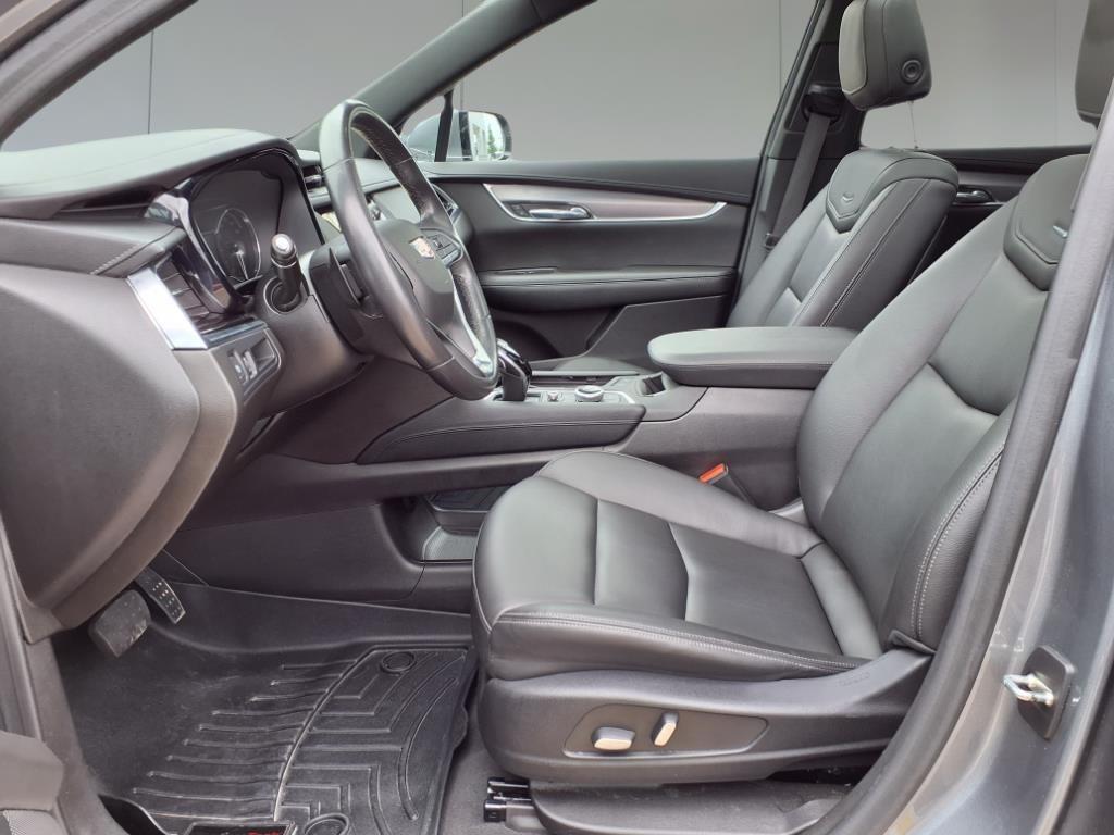 used 2022 Cadillac XT6 car, priced at $29,496