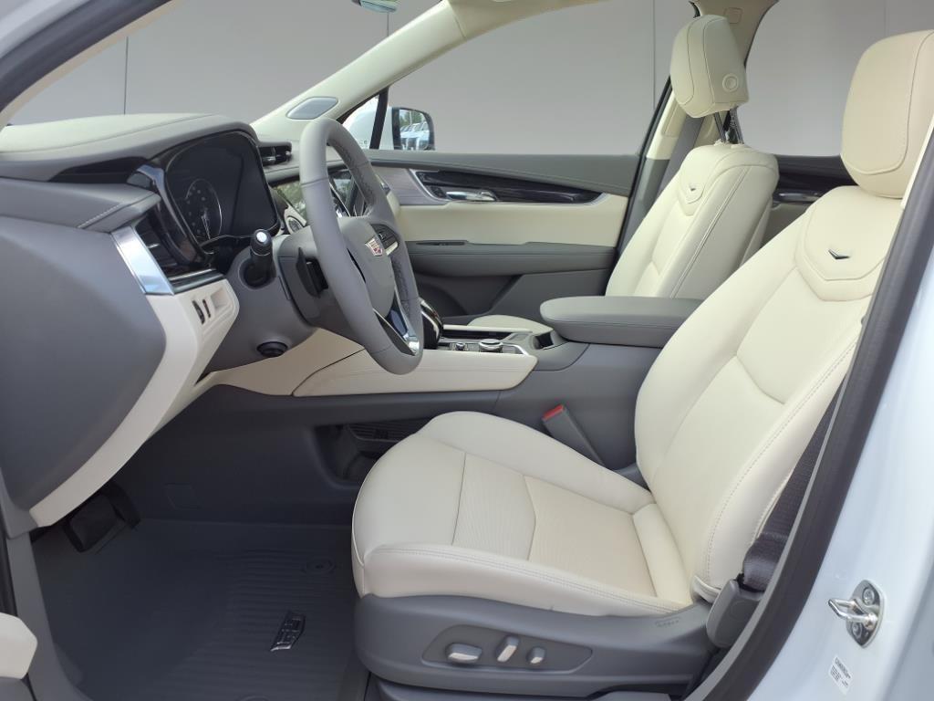 new 2025 Cadillac XT6 car, priced at $57,390