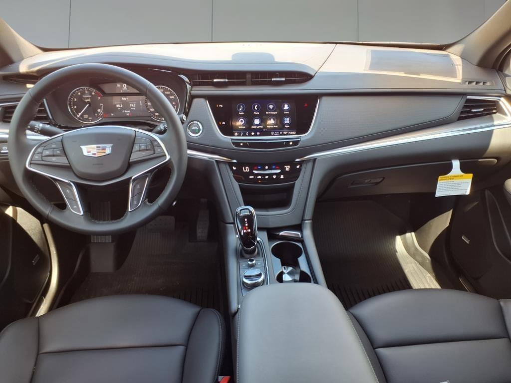 new 2025 Cadillac XT5 car, priced at $45,910