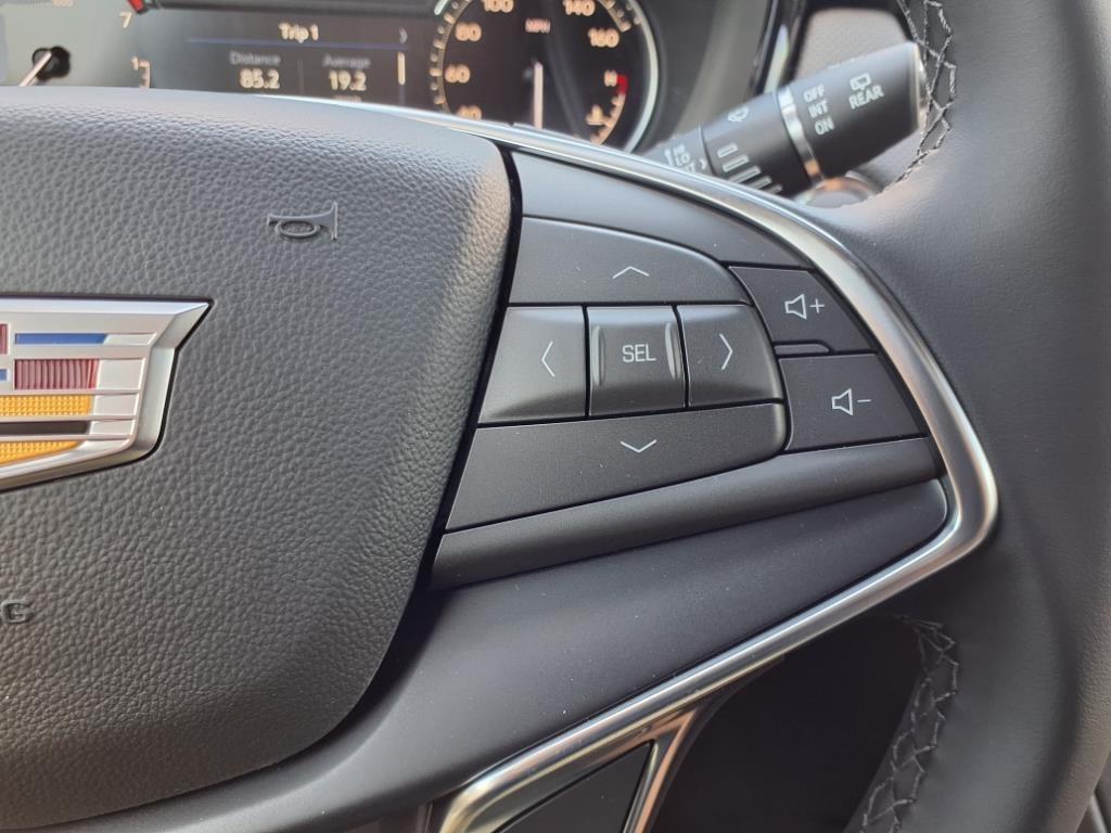new 2025 Cadillac XT5 car, priced at $45,910