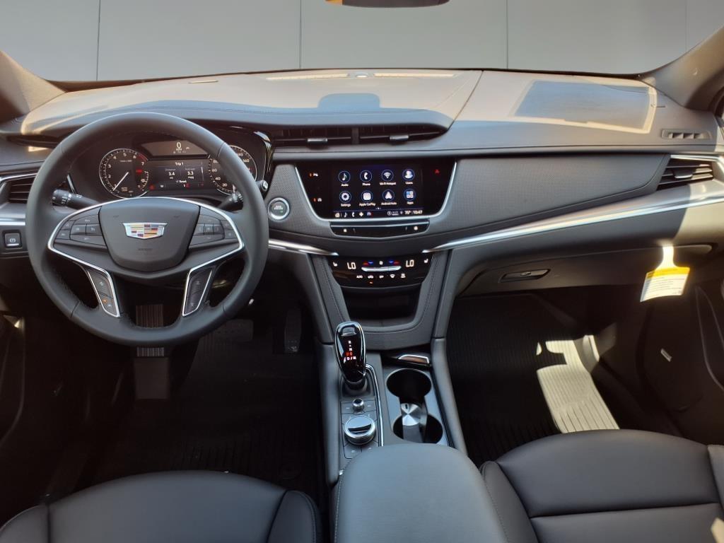 new 2025 Cadillac XT5 car, priced at $45,310