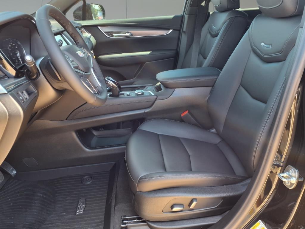 new 2025 Cadillac XT5 car, priced at $45,310