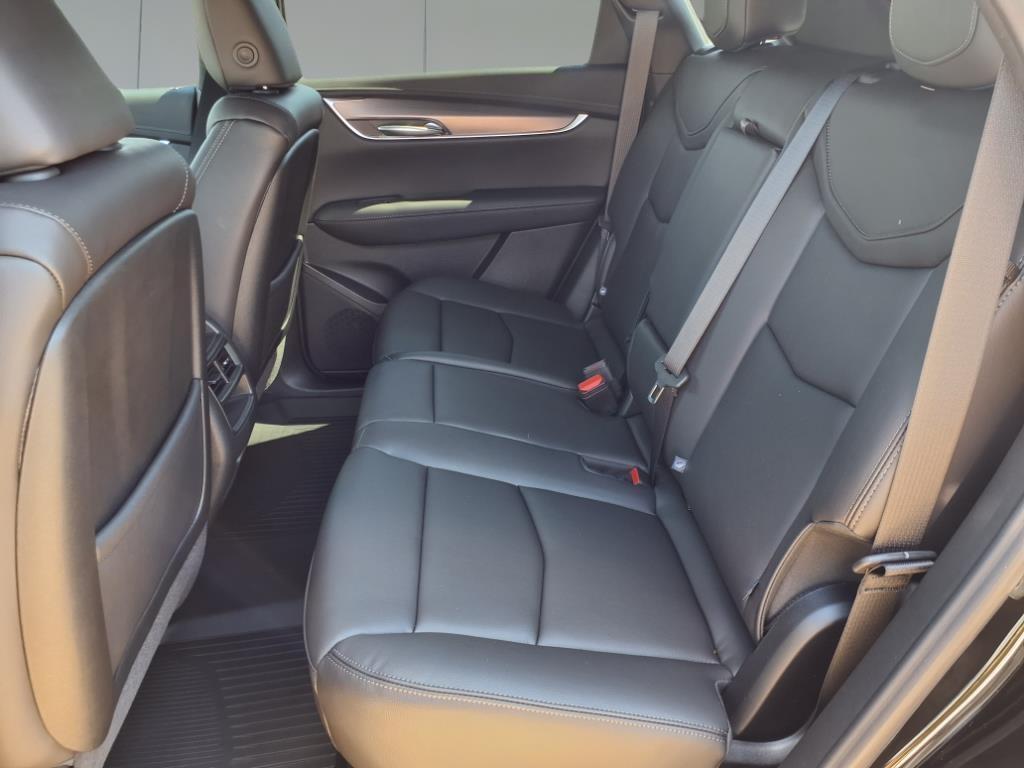 new 2025 Cadillac XT5 car, priced at $45,310