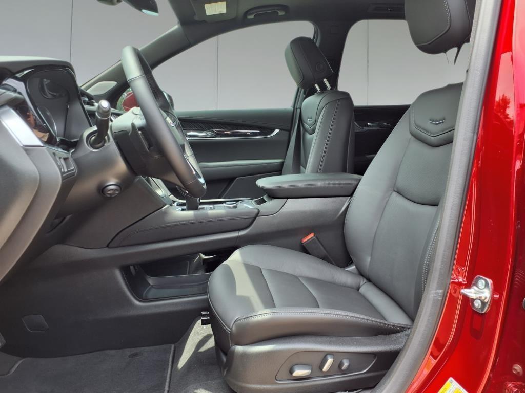 new 2025 Cadillac XT6 car, priced at $56,915