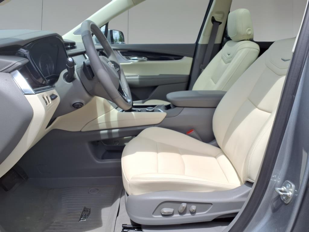 used 2024 Cadillac XT6 car, priced at $44,996