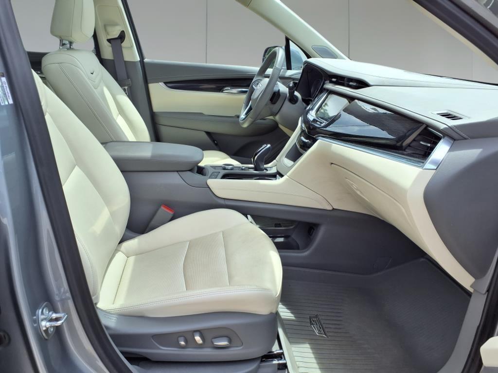 used 2024 Cadillac XT6 car, priced at $44,996