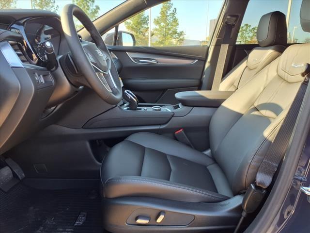new 2025 Cadillac XT5 car, priced at $41,210