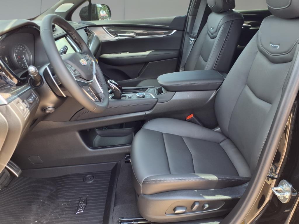 new 2025 Cadillac XT5 car, priced at $62,985