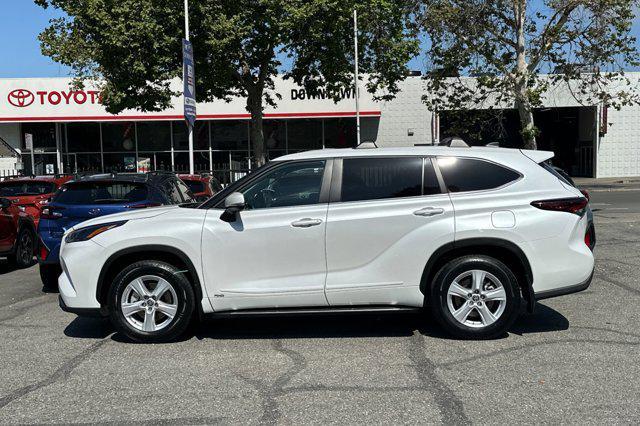 used 2024 Toyota Highlander Hybrid car