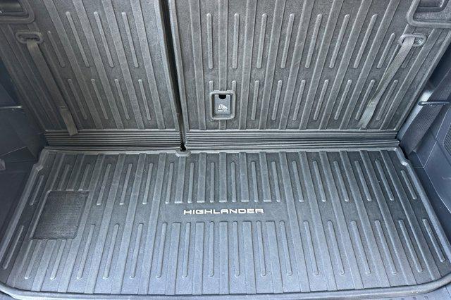 used 2024 Toyota Highlander Hybrid car