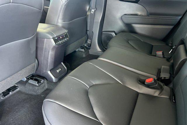 new 2025 Toyota Highlander Hybrid car, priced at $51,480
