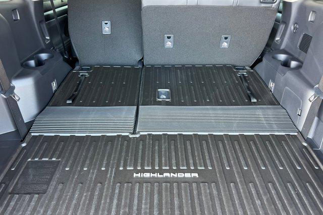 new 2025 Toyota Highlander Hybrid car, priced at $51,480