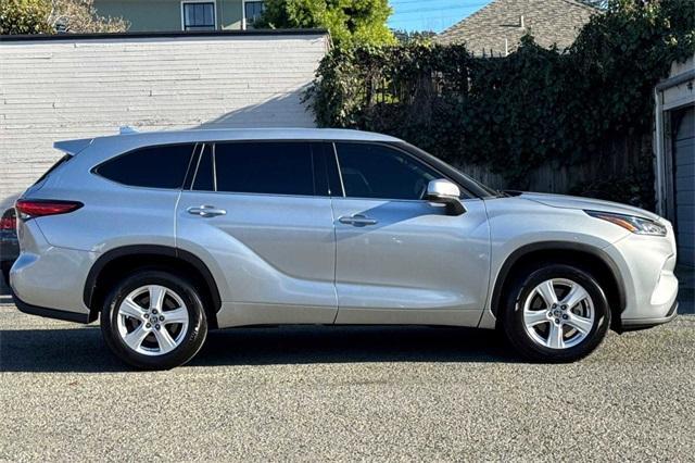 used 2021 Toyota Highlander car, priced at $28,999