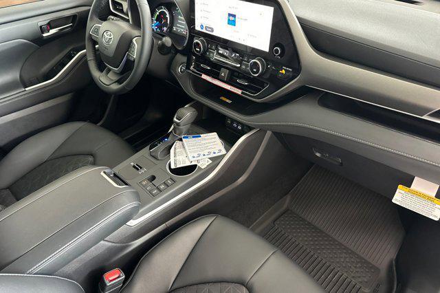 new 2025 Toyota Highlander Hybrid car, priced at $52,999