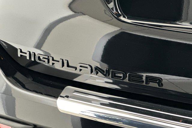 new 2025 Toyota Highlander Hybrid car, priced at $52,999